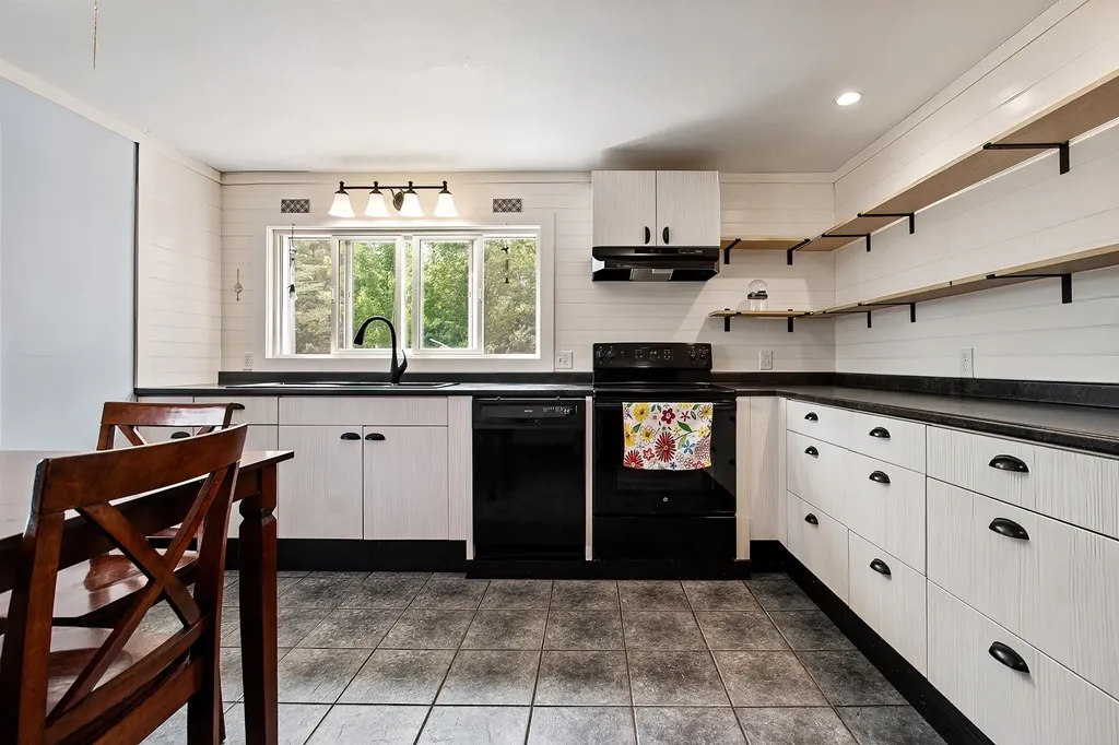 23 Fletcher Road Newport NH 03773