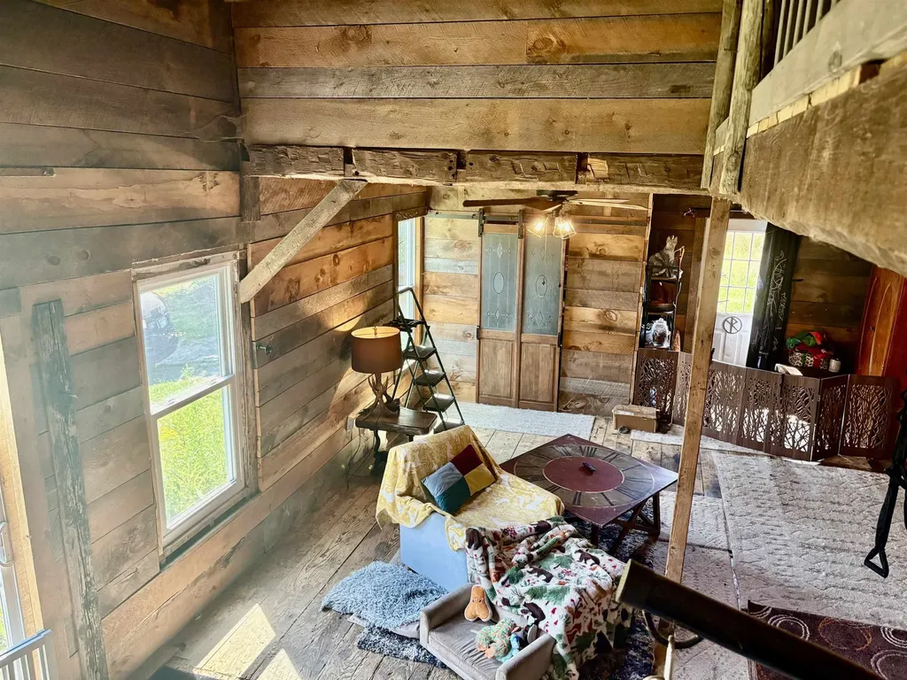 8 Skyline Road Unity NH 03773