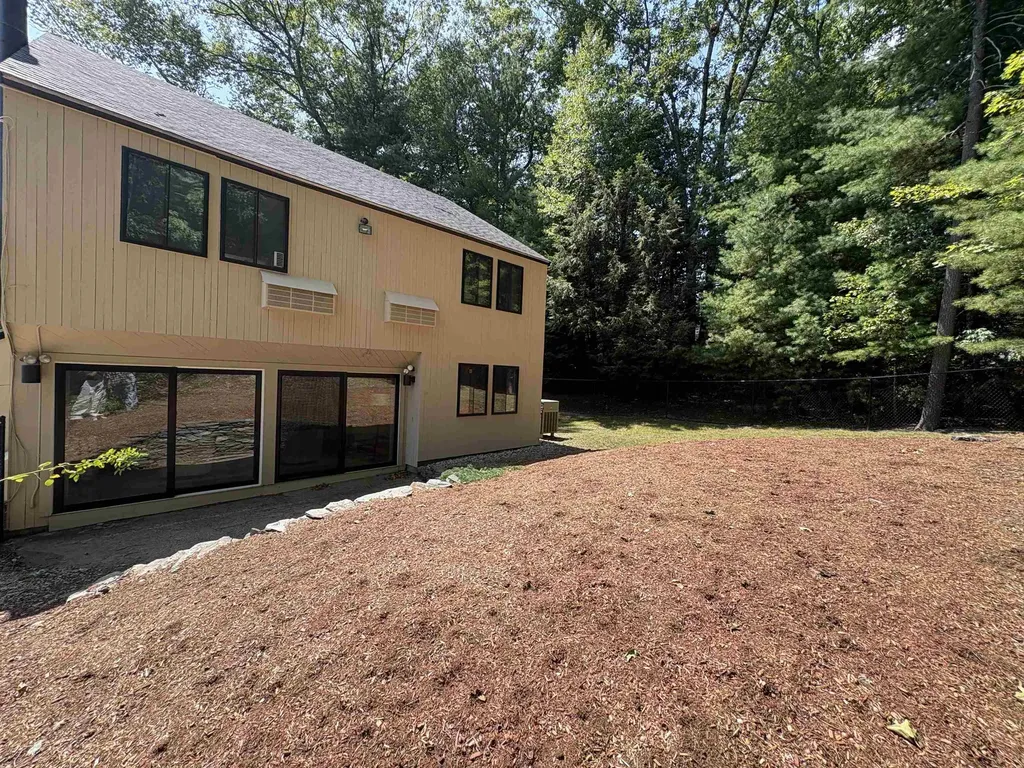 17 Dunbarton Drive Nashua NH 03063