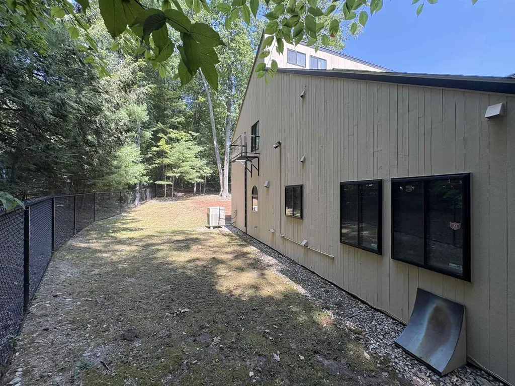 17 Dunbarton Drive Nashua NH 03063