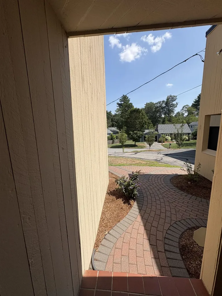 17 Dunbarton Drive Nashua NH 03063