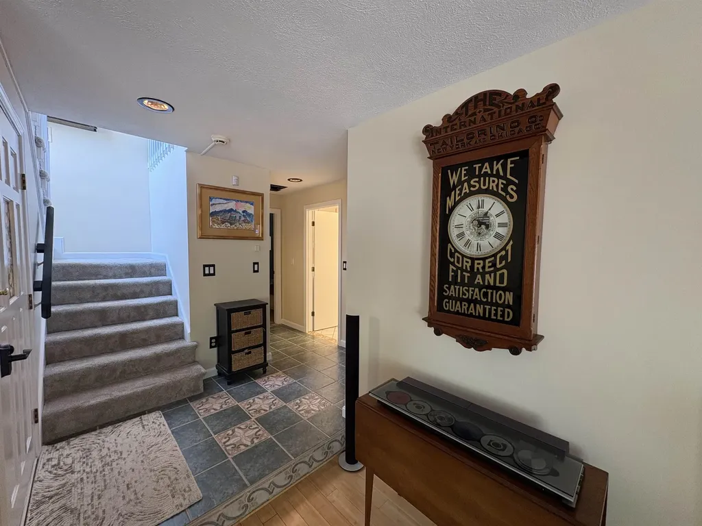 17 Dunbarton Drive Nashua NH 03063