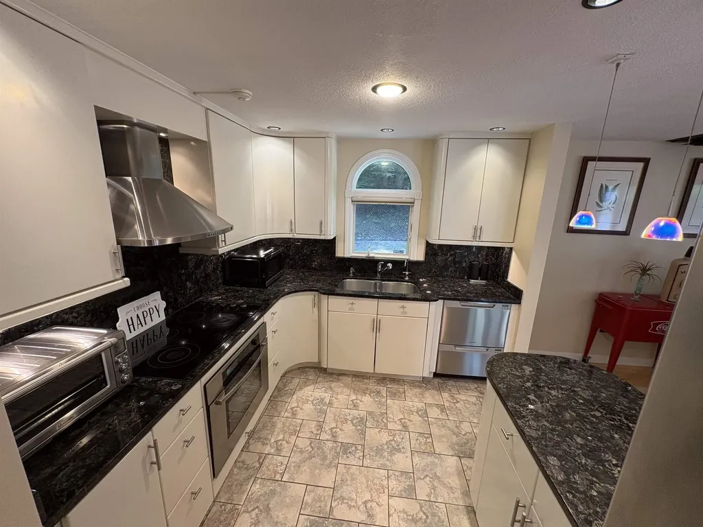 17 Dunbarton Drive Nashua NH 03063