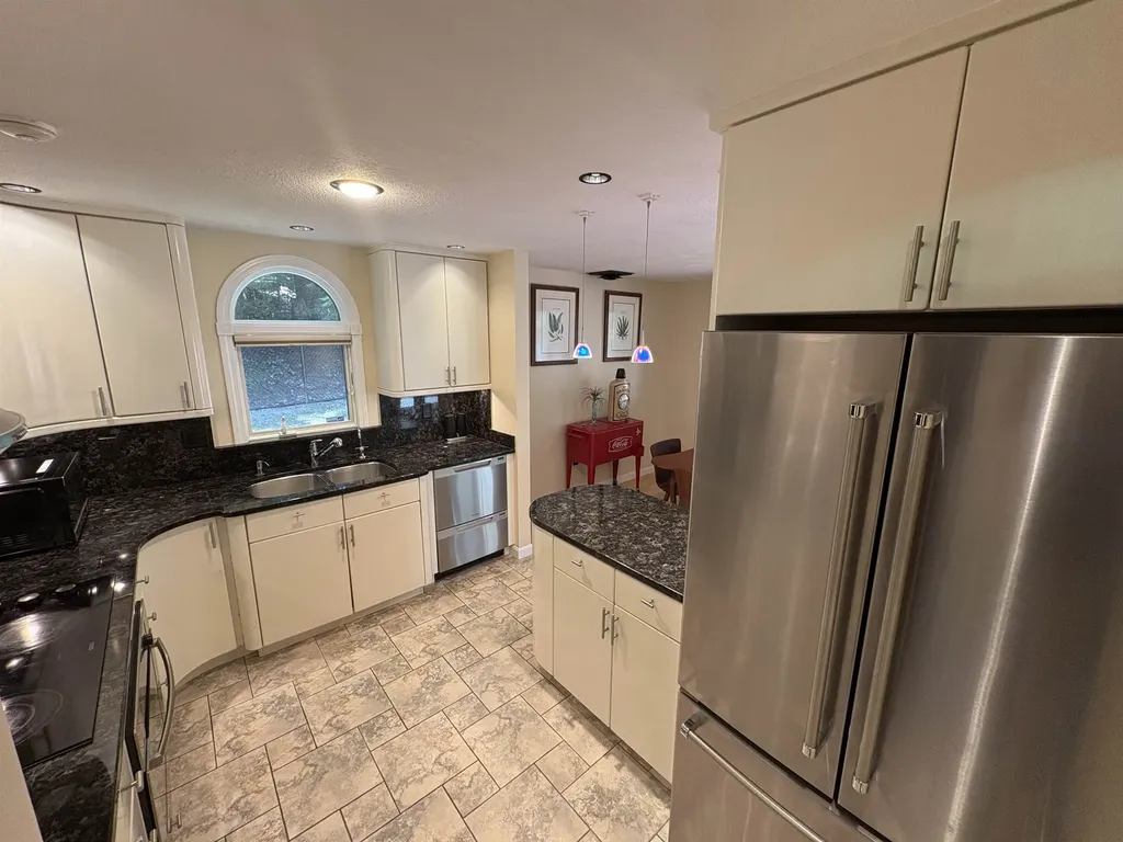 17 Dunbarton Drive Nashua NH 03063