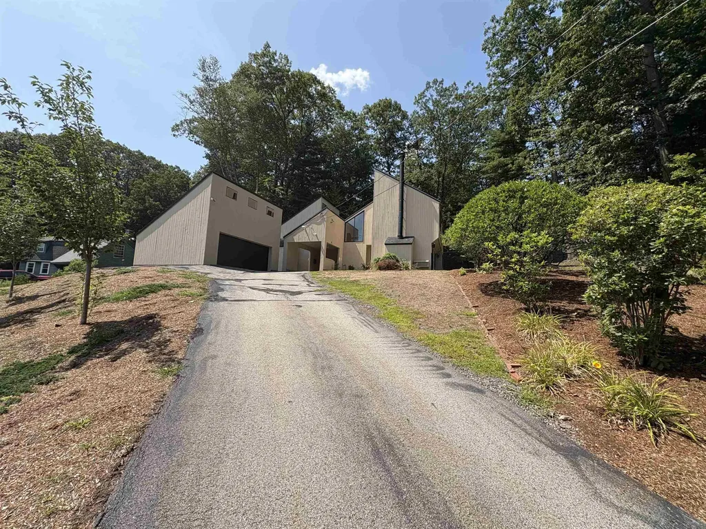 17 Dunbarton Drive Nashua NH 03063