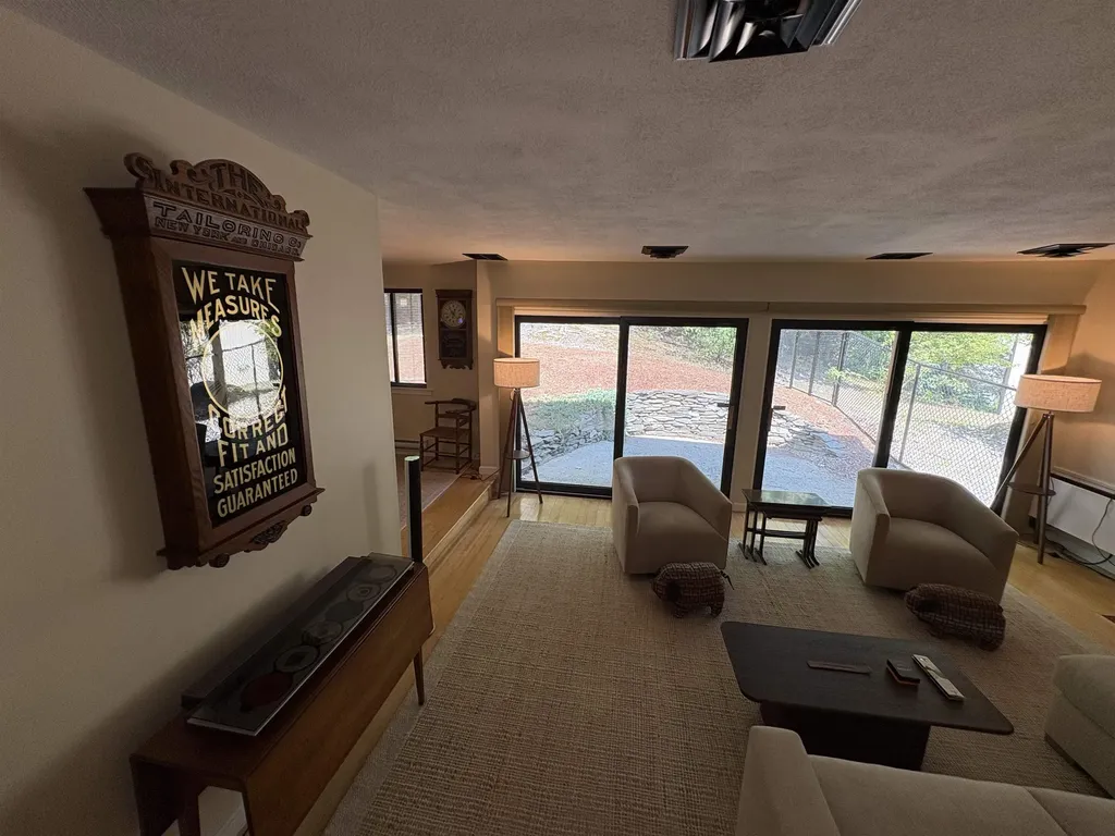 17 Dunbarton Drive Nashua NH 03063