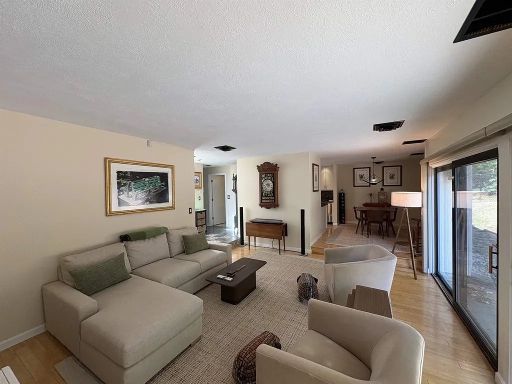 17 Dunbarton Drive Nashua NH 03063