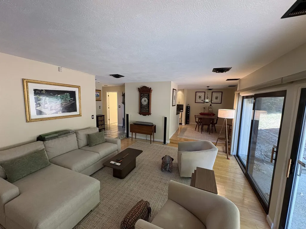 17 Dunbarton Drive Nashua NH 03063