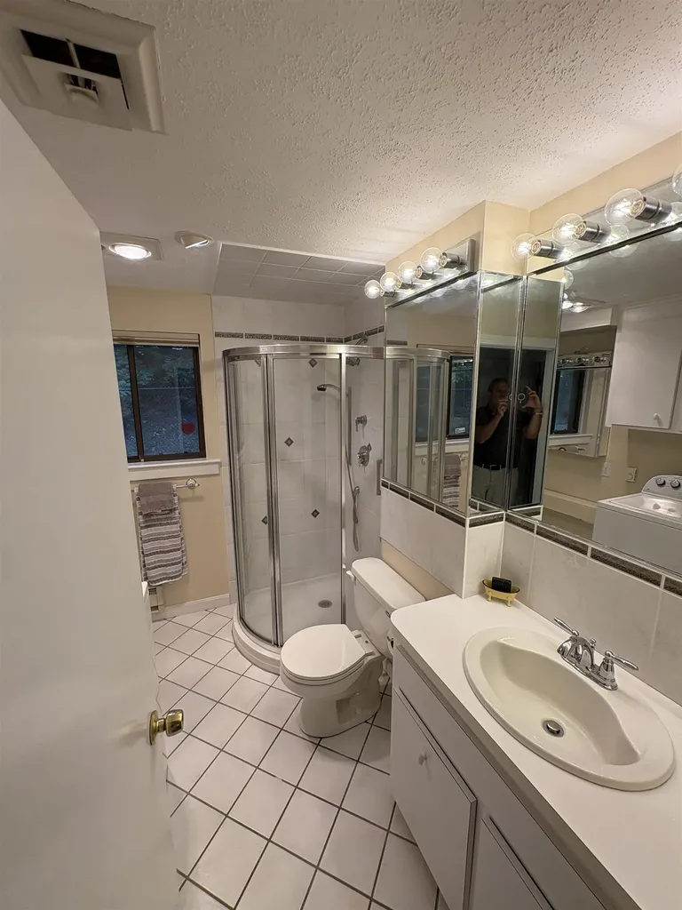 17 Dunbarton Drive Nashua NH 03063