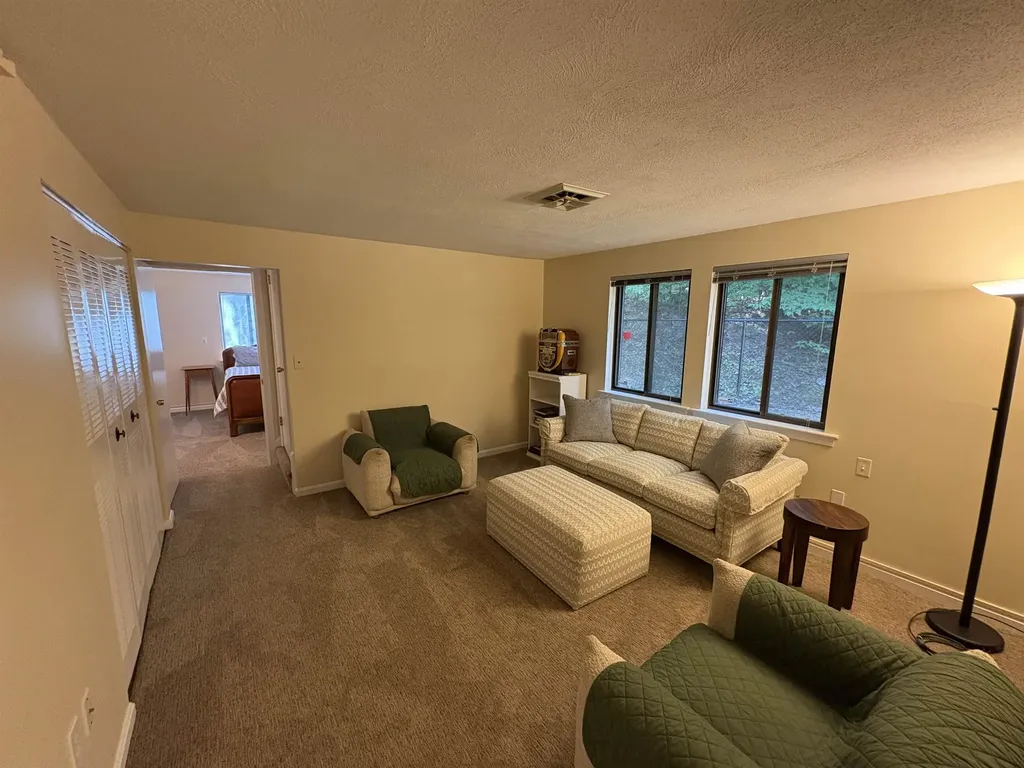 17 Dunbarton Drive Nashua NH 03063