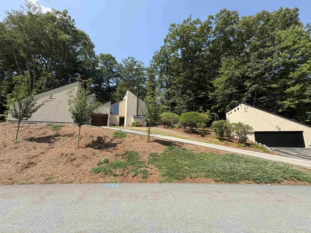 17 Dunbarton Drive Nashua NH 03063