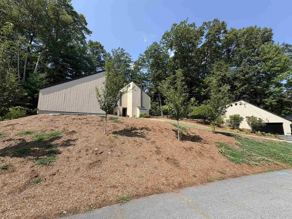 17 Dunbarton Drive Nashua NH 03063