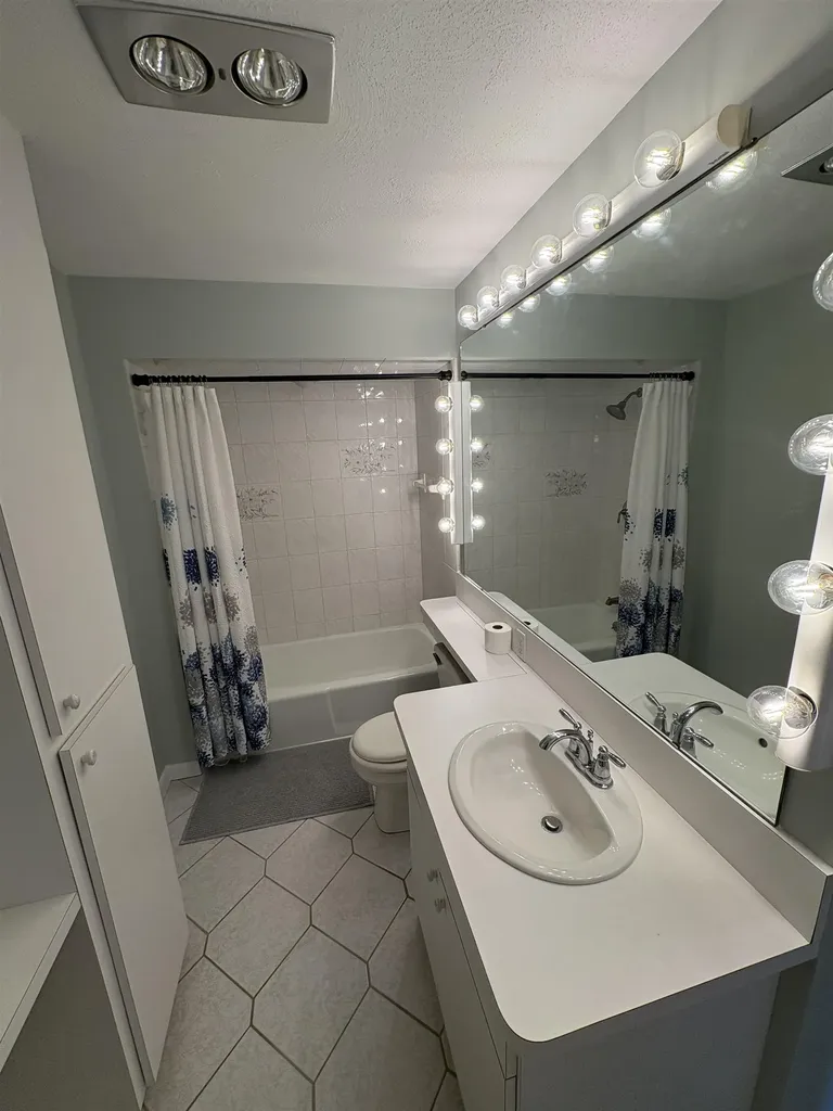 17 Dunbarton Drive Nashua NH 03063