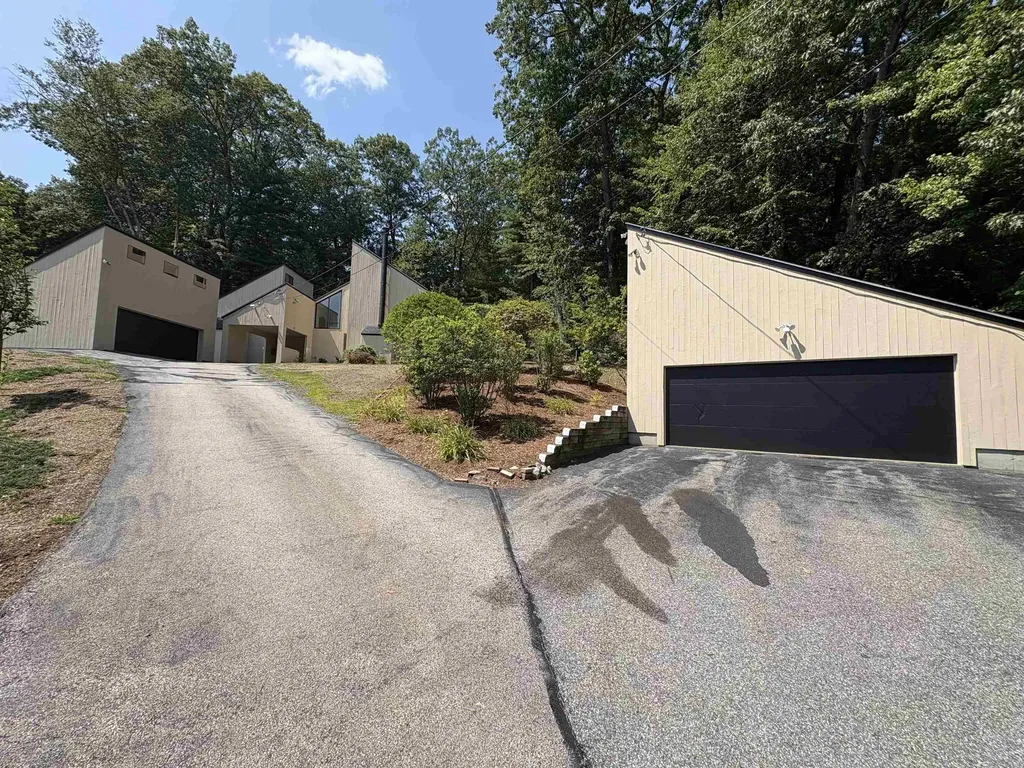 17 Dunbarton Drive Nashua NH 03063