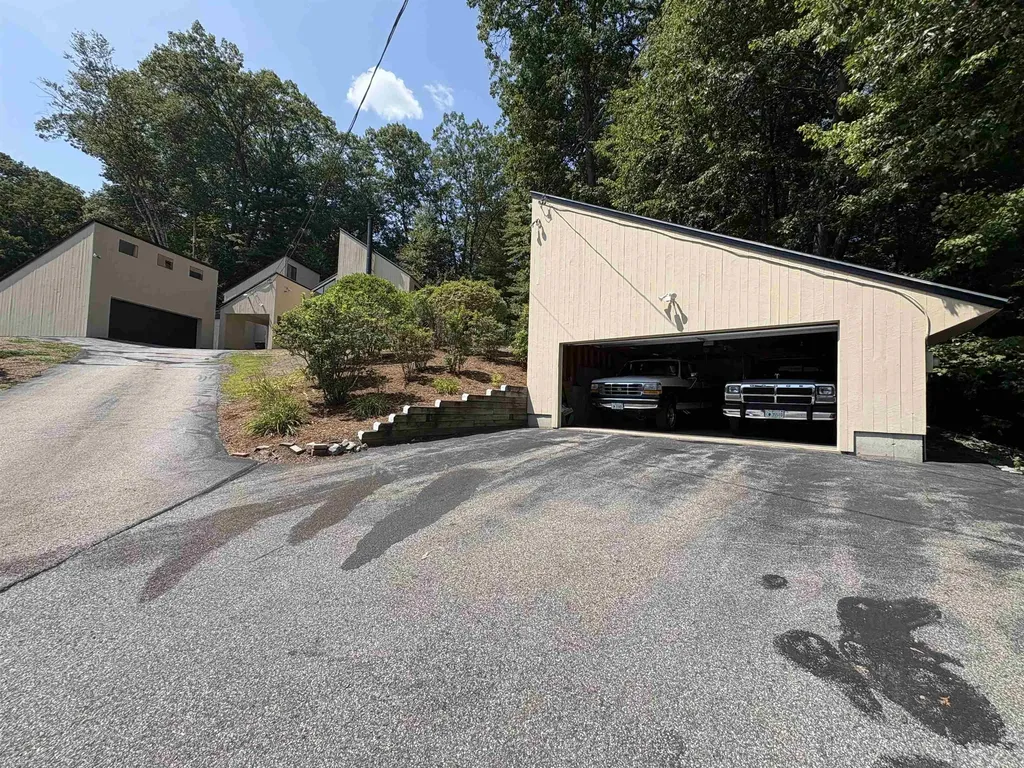 17 Dunbarton Drive Nashua NH 03063