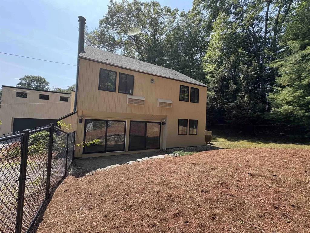 17 Dunbarton Drive Nashua NH 03063