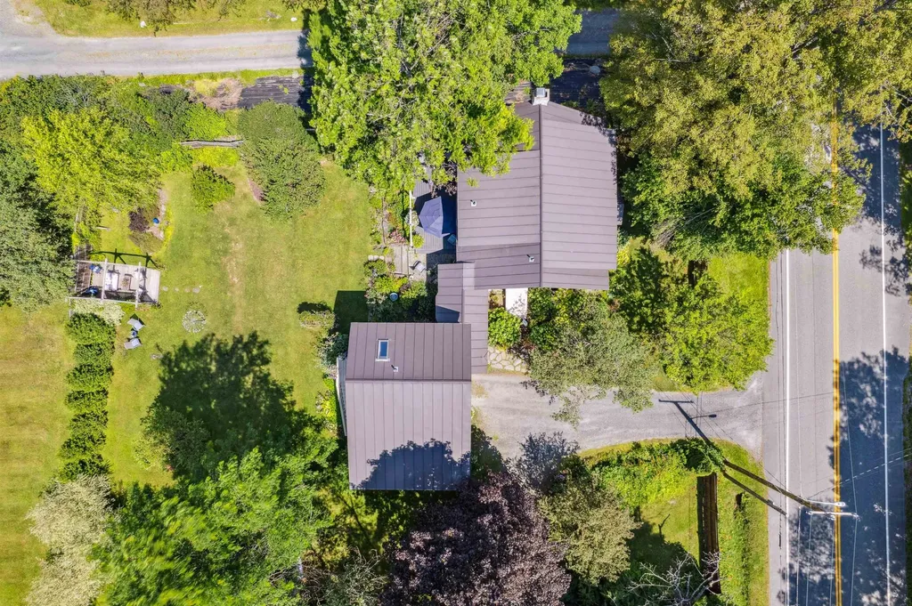 6077 Vt Route 12 Barnard VT 05031