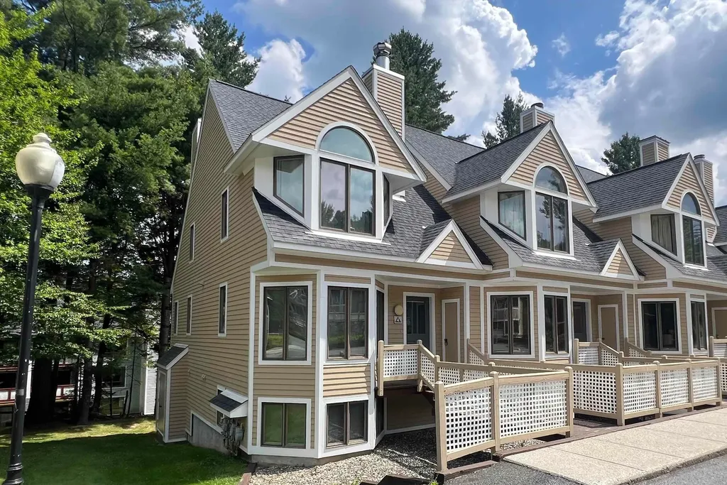 2A Townhouse Square Dover VT 05356