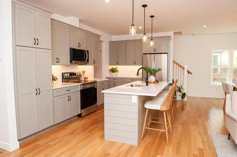 27 Mount Pleasant Street Derry NH 03038