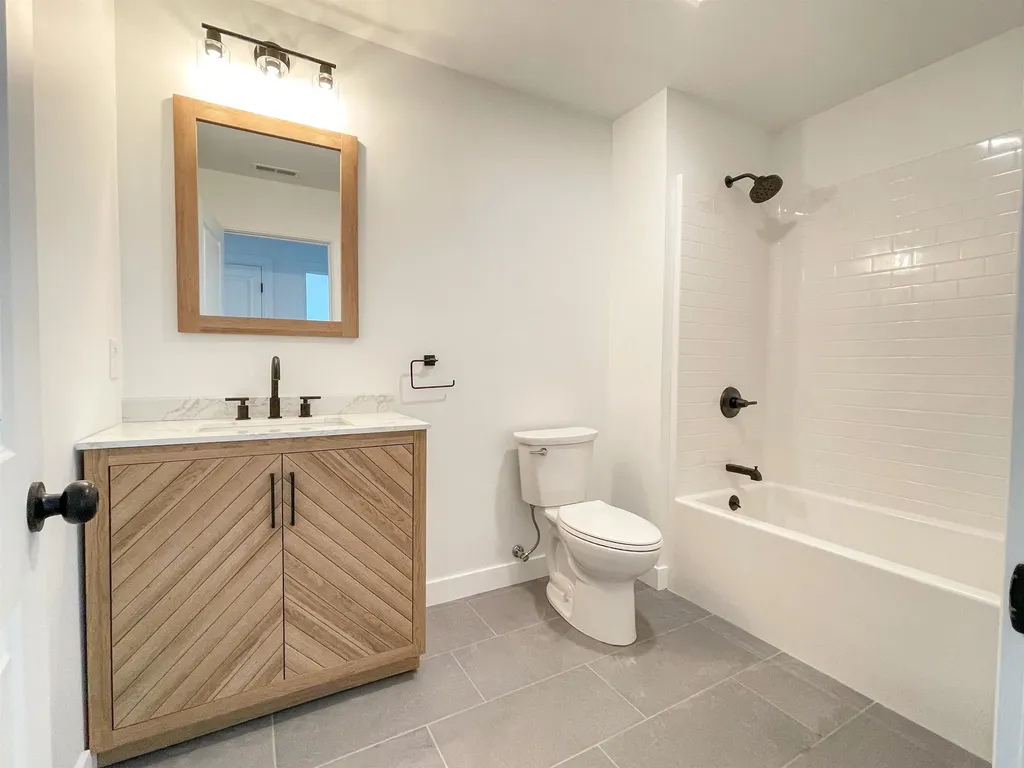 27 Mount Pleasant Street Derry NH 03038