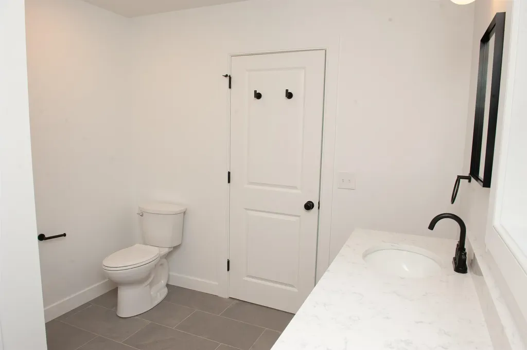 27 Mount Pleasant Street Derry NH 03038