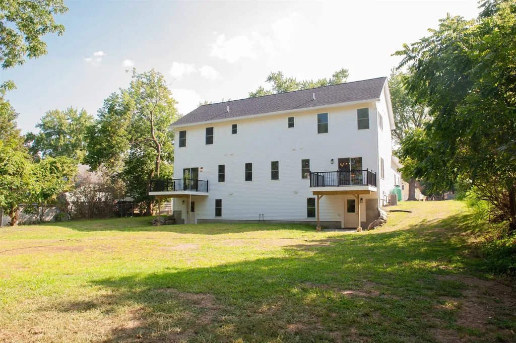 27 Mount Pleasant Street Derry NH 03038