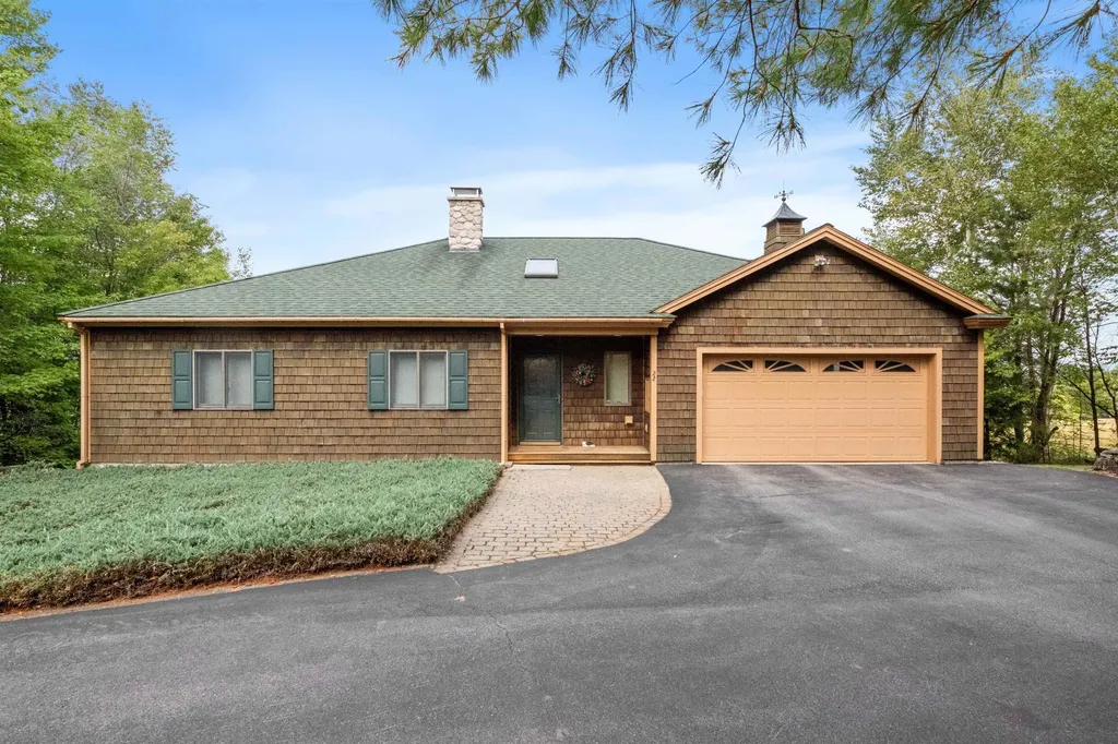 22 Lake View Drive New Hampton NH 03256