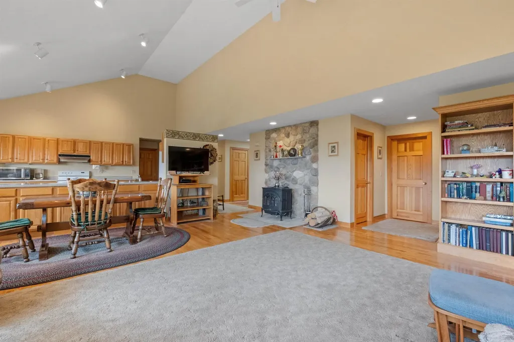 22 Lake View Drive New Hampton NH 03256