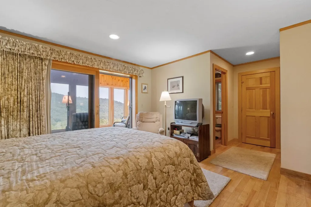 22 Lake View Drive New Hampton NH 03256