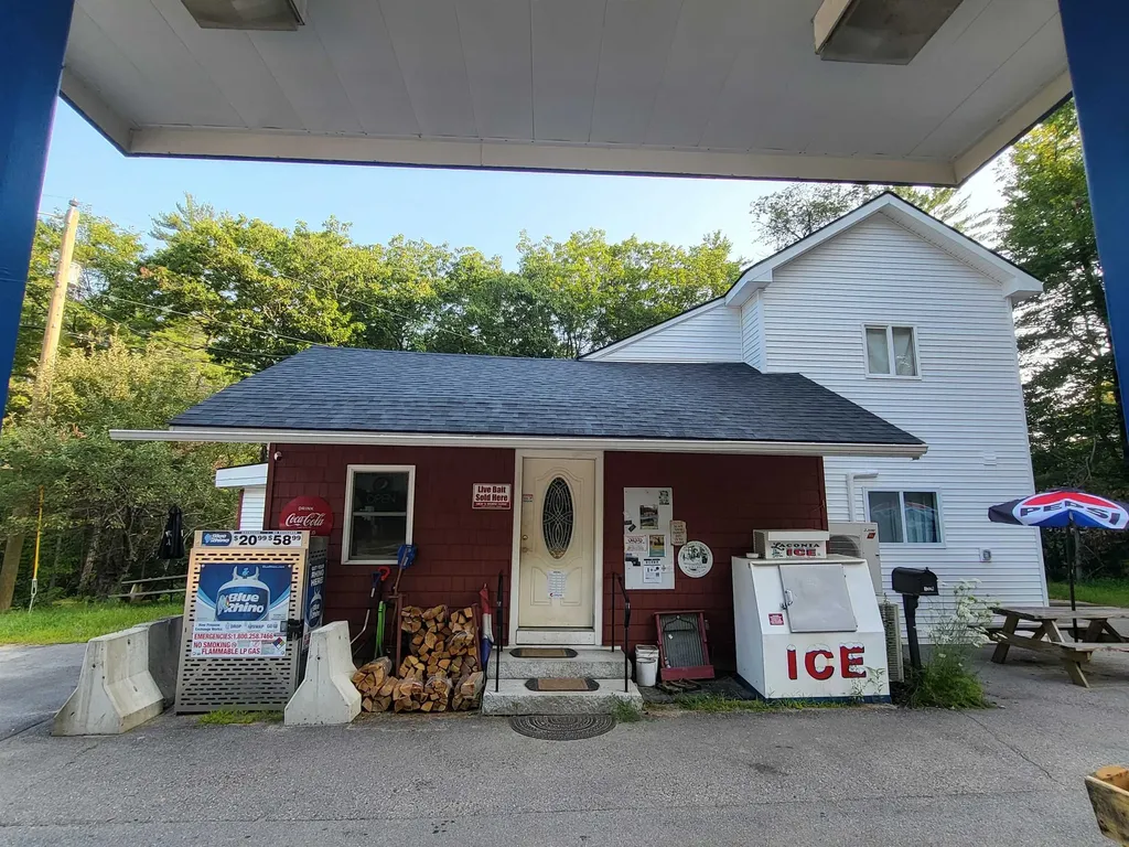 1004 Bearcamp Highway Tamworth NH 03883