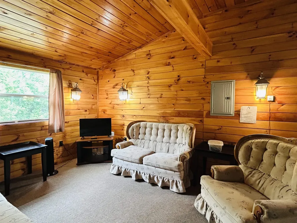 15 Cone Pass Pittsburg NH 03592