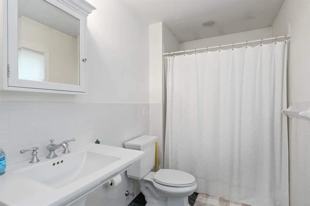 50 Drachenfels Road Conway NH 03860