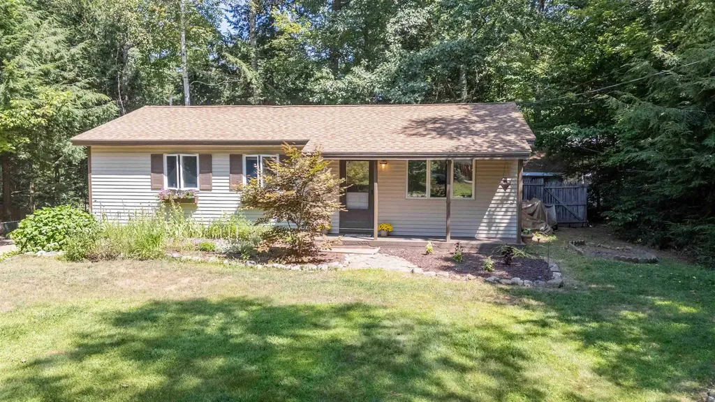 54 New London Drive Barnstead NH 03225