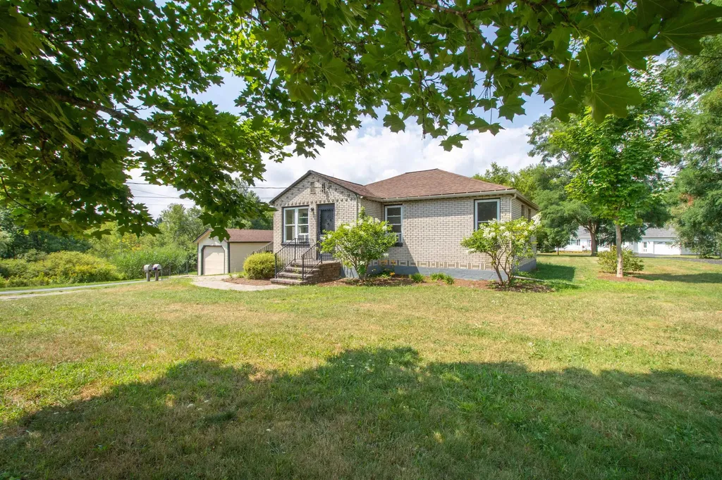 573 Sias Avenue Newport City VT 05855