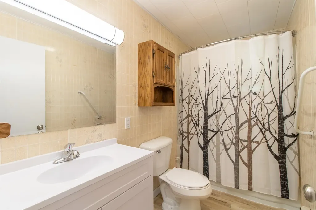 573 Sias Avenue Newport City VT 05855