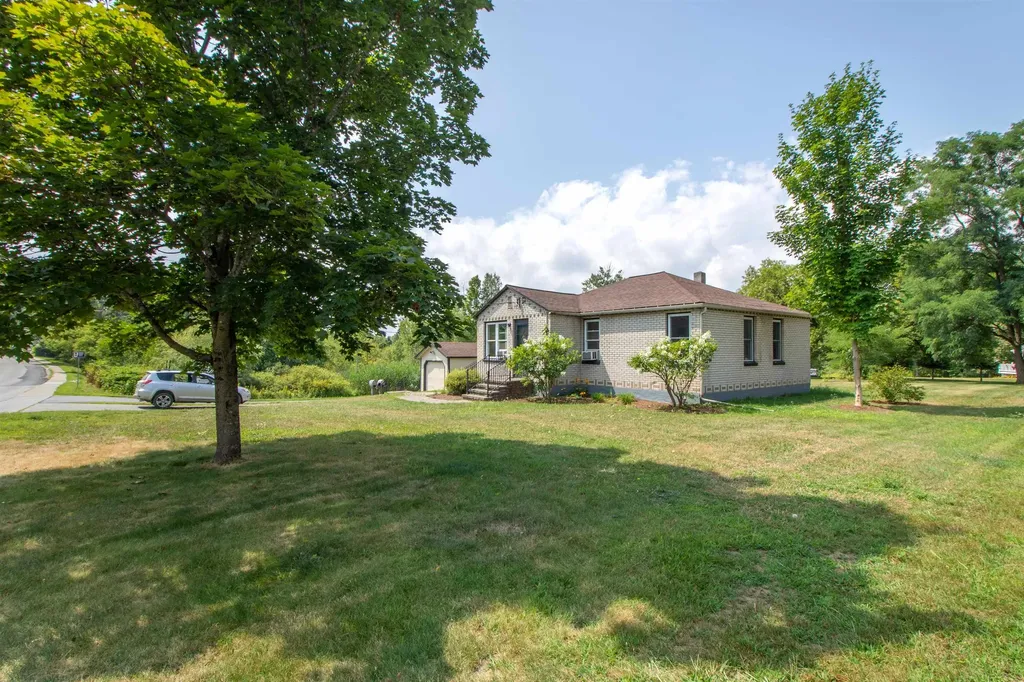 573 Sias Avenue Newport City VT 05855