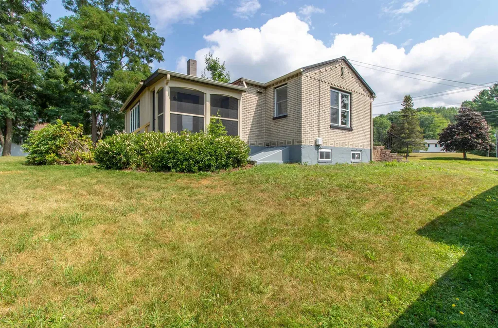 573 Sias Avenue Newport City VT 05855