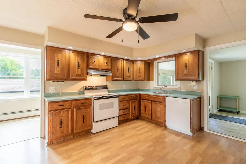 573 Sias Avenue Newport City VT 05855