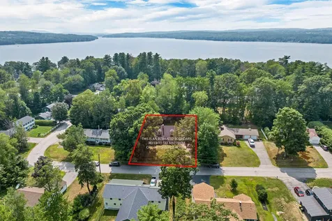 16 Birchwood Way Laconia NH 03246