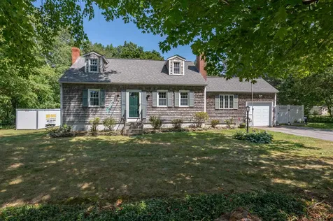 14 Lamprey Road Kensington NH 03833