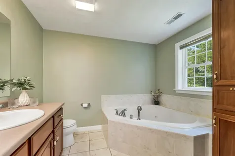 4 Sunblaze Drive Nashua NH 03062