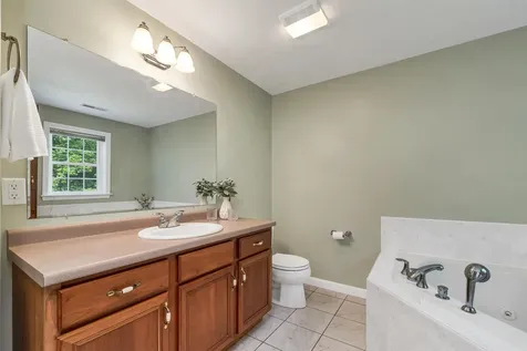 4 Sunblaze Drive Nashua NH 03062