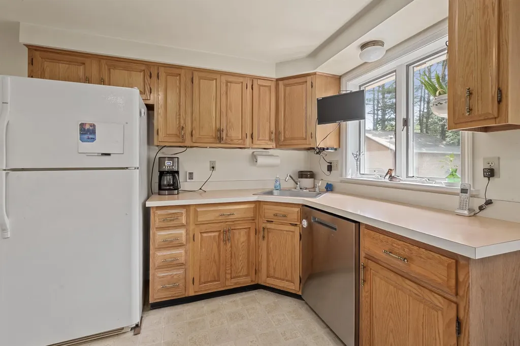 125 Pleasant Street Meredith NH 03253