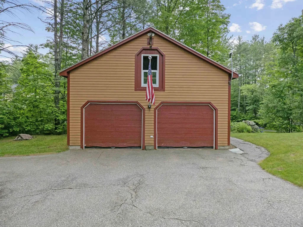 125 Pleasant Street Meredith NH 03253