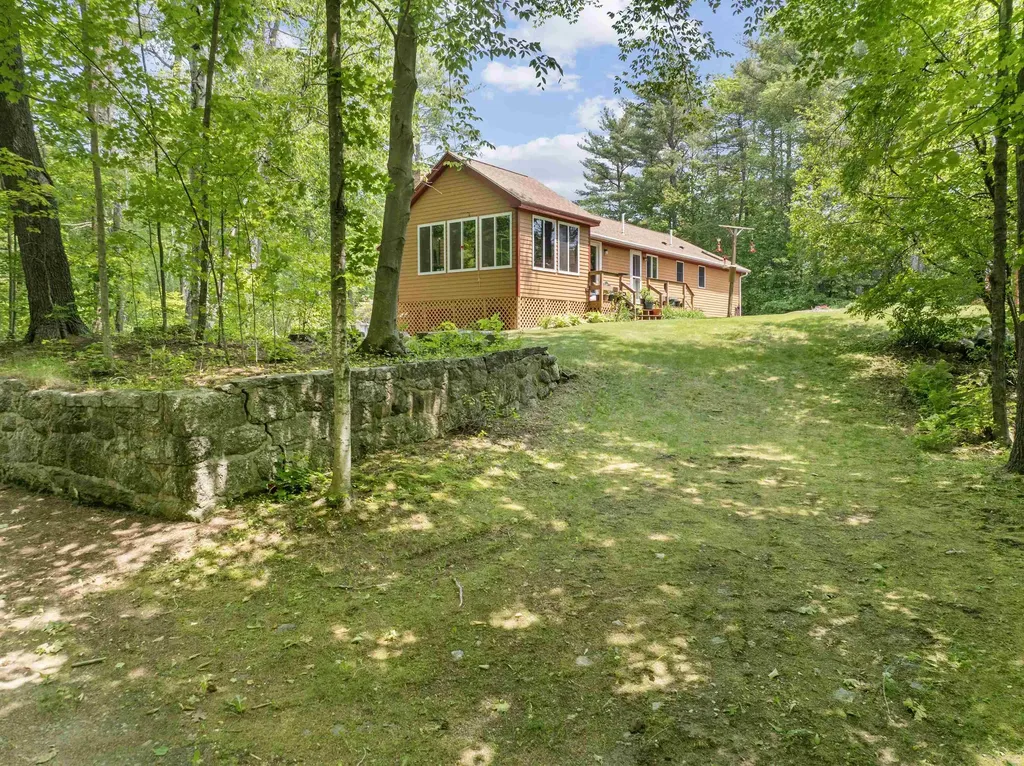 125 Pleasant Street Meredith NH 03253