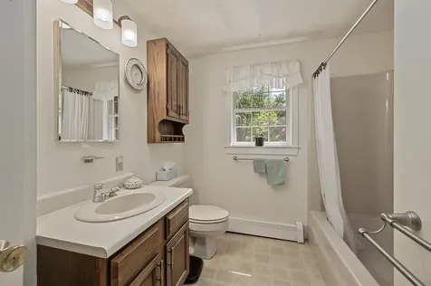 125 Pleasant Street Meredith NH 03253