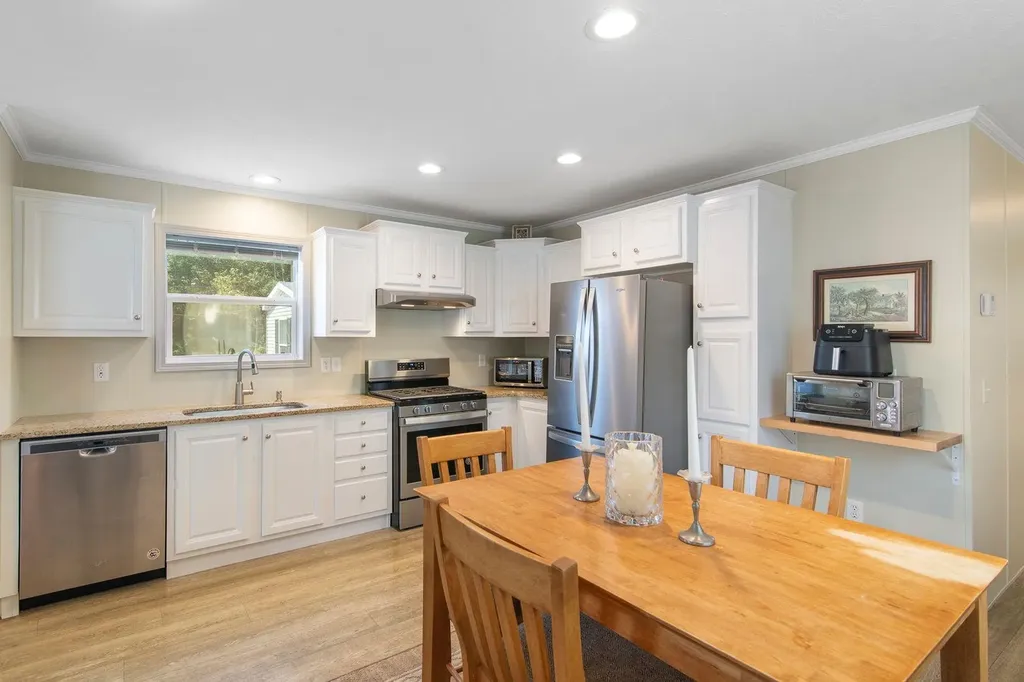 16 Hillcrest Street Hinsdale NH 03451