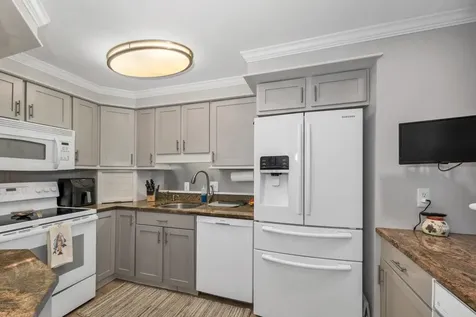 68 Railroad Avenue Wolfeboro NH 03894-0771