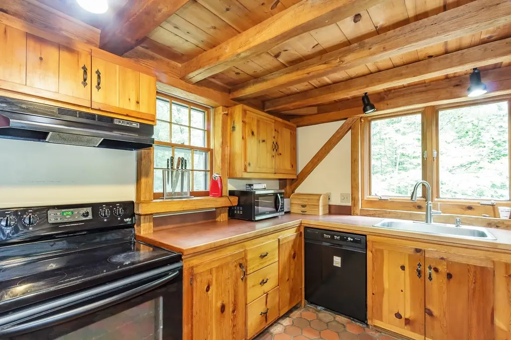 15 Bogie Place Grantham NH 03753