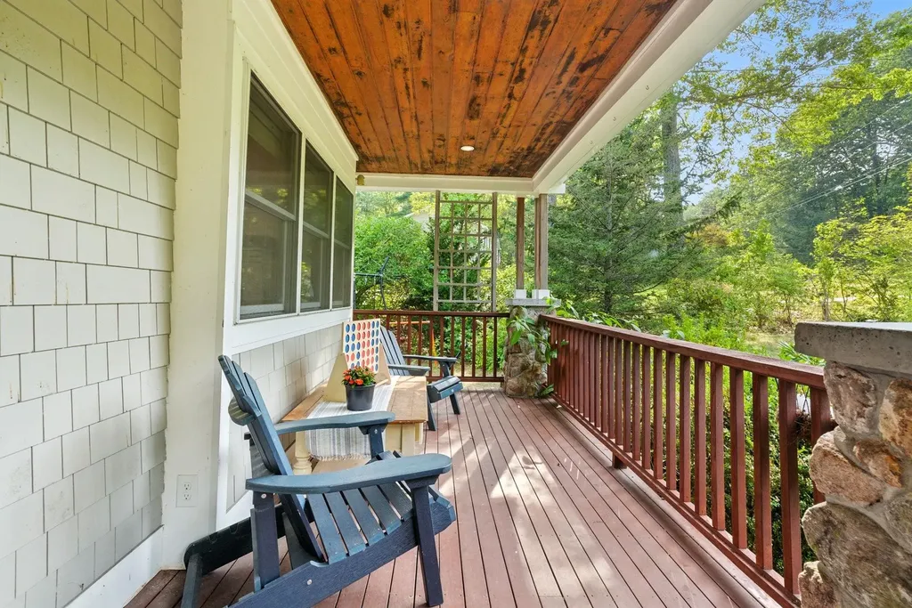 9 Dattillo Road Derry NH 03038